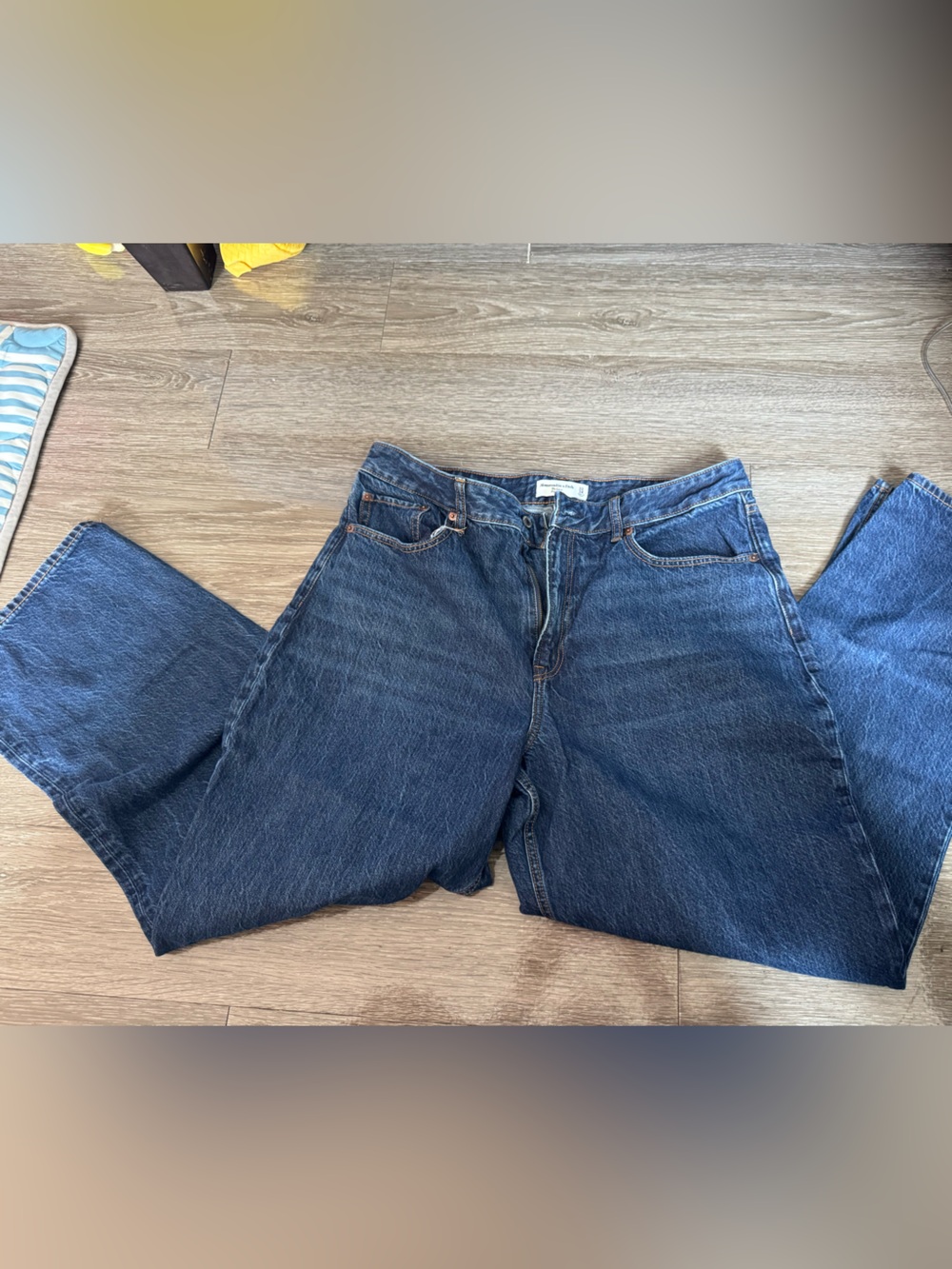 Abercrombie & Fitch Women's High-Rise Dark Blue Straight Jeans